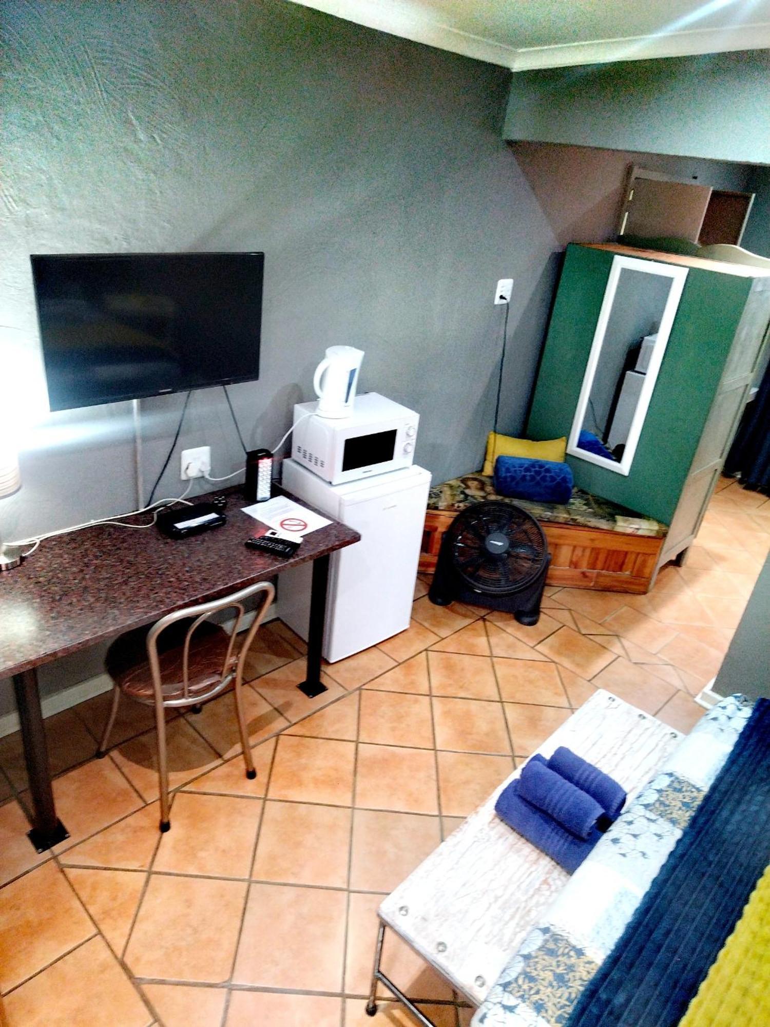 Africas Eden Guesthouse Mookgophong Екстер'єр фото